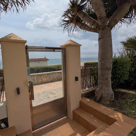 Duplex En Primera Linea De Playa 卡萨雷斯
